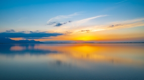 唯美黄昏落日湖光山色图片